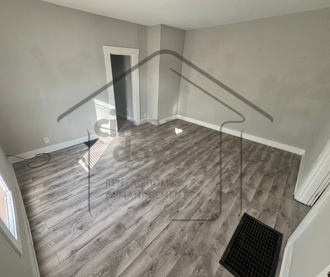 Building Photo - 314 Charles St