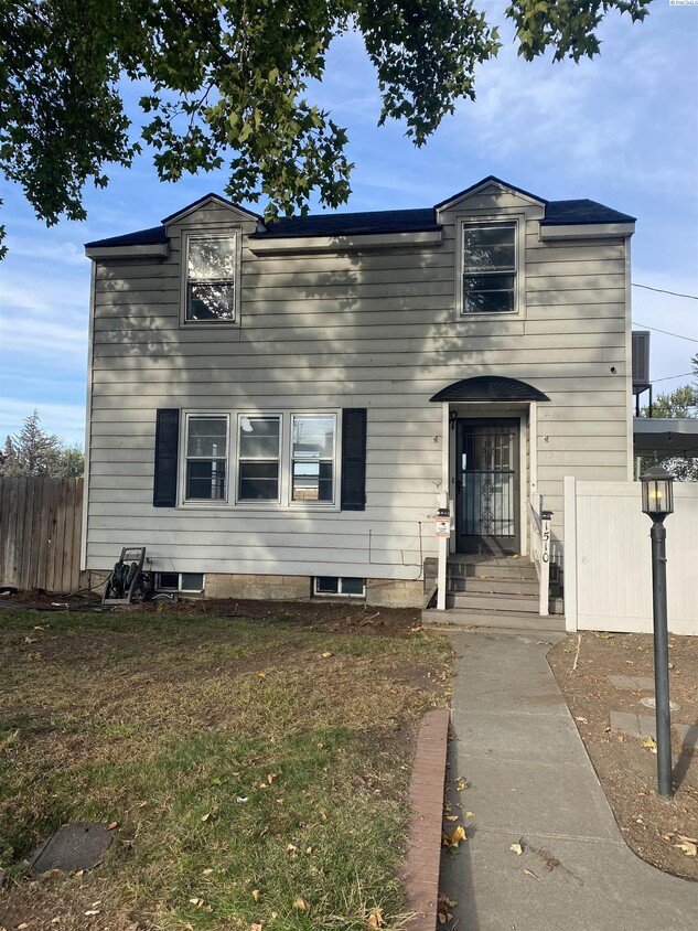 Primary Photo - FOR RENT Super Cute Updated F Home Quiet C...