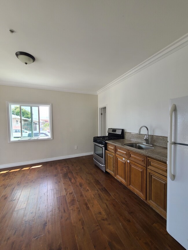 Photo - 645 E Central Ave House