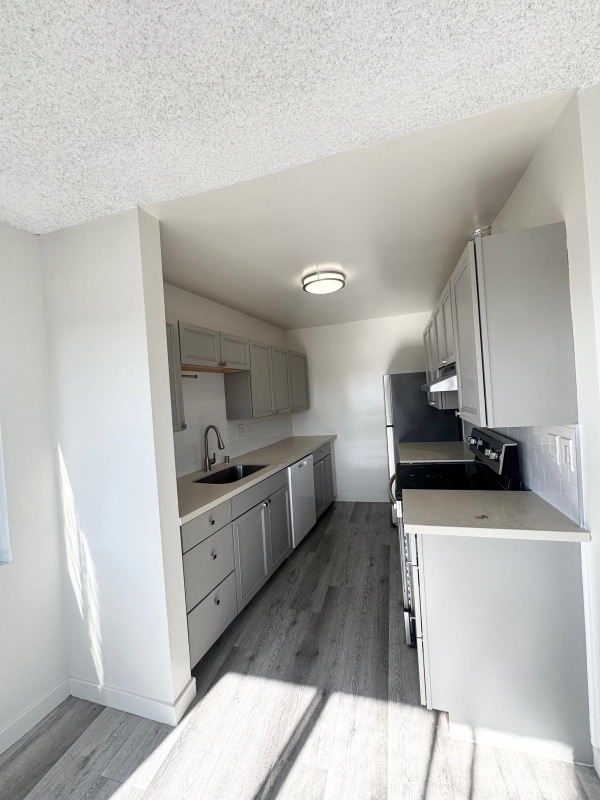 Building Photo - 1551 S Sherbourne Dr