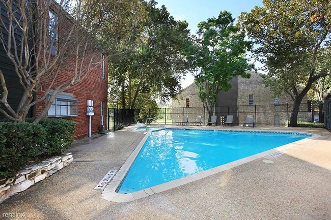 Foto del edificio - 13050 Park Xing