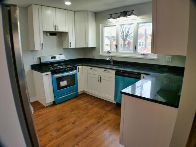 Building Photo - 2119 Forest Ave
