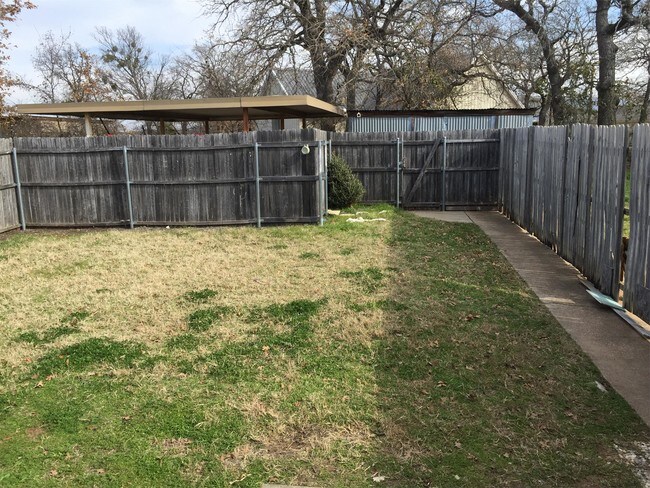 Building Photo - 855 Meadowlark Cir