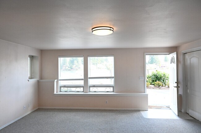 Building Photo - 6246 NE Eagle Harbor Dr