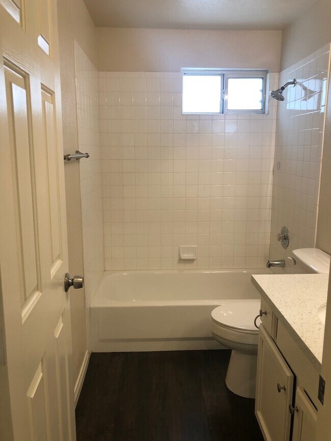 Foto del edificio - AMAZING 2 BDRM CONDO, READY FOR MOVE IN ON...