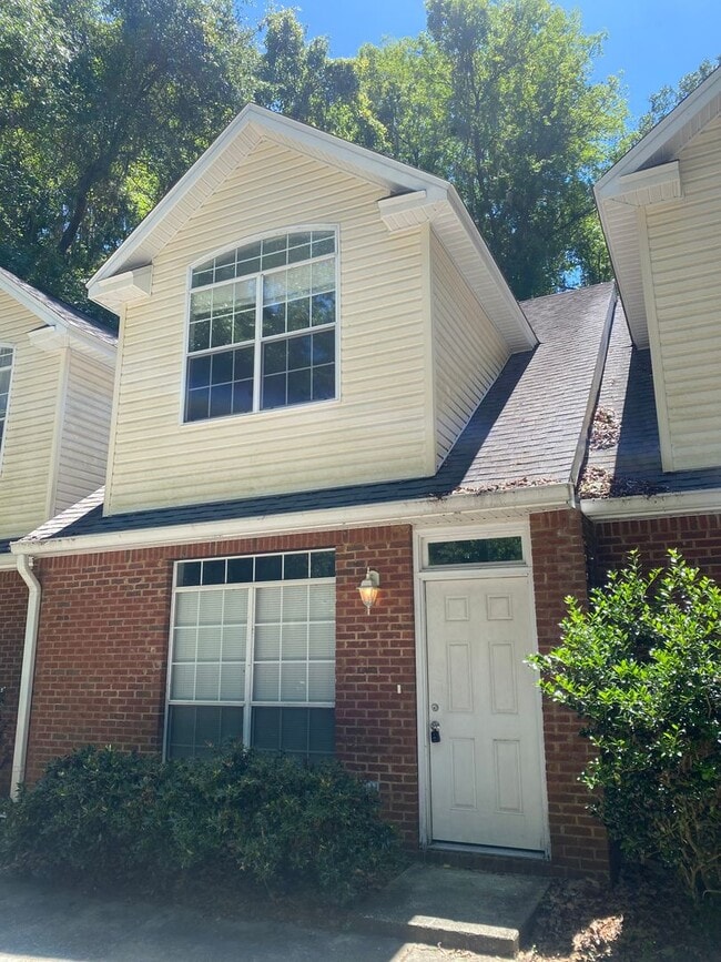 Updated Three bedroom/two bath townhouse off Blairstone Road! - Updated Three bedroom/two bath townhouse off Blairstone Road!