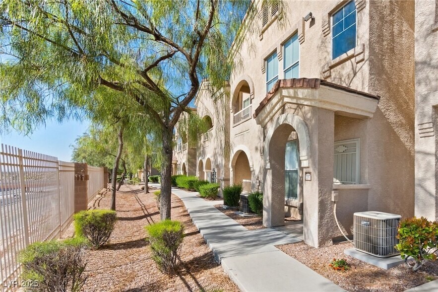 Foto principal - 10550 W Alexander Rd