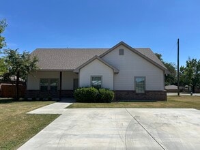 Building Photo - 600 E Hale Ave