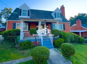 Building Photo - 709 Sheridan St