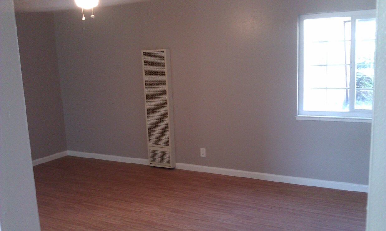 Large Living Space - 2020 Main St