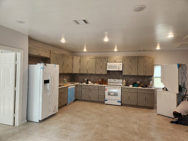 Building Photo - 21118 Walnut Dr