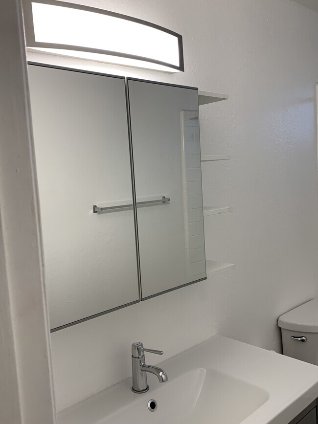 Foto del edificio - 1351 N Orange Dr