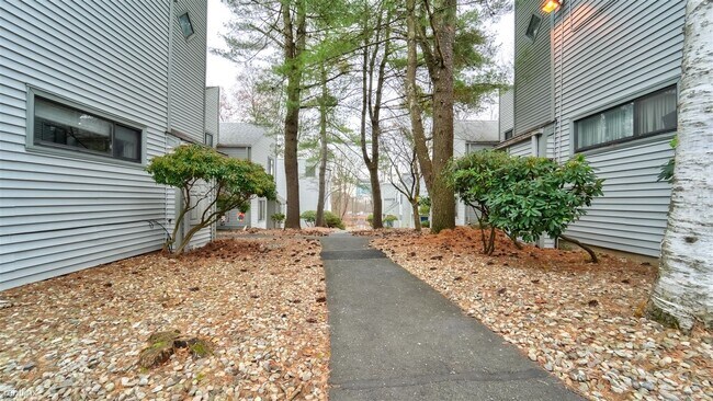 Building Photo - 1 br, 1 bath Townhome - 7A Talcott Forest ...
