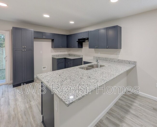Building Photo - 841 Bridier St
