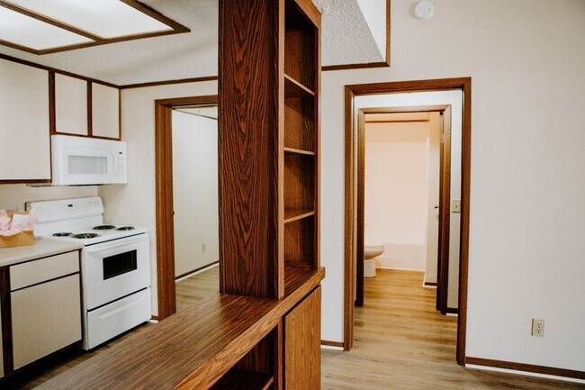 Foto del edificio - 2421 Madison St