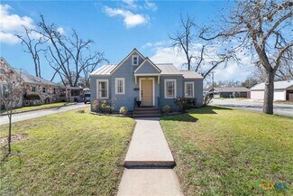 Building Photo - 803 Bismark St