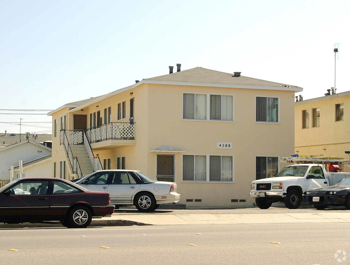 Building Photo - 4588 W El Segundo Blvd