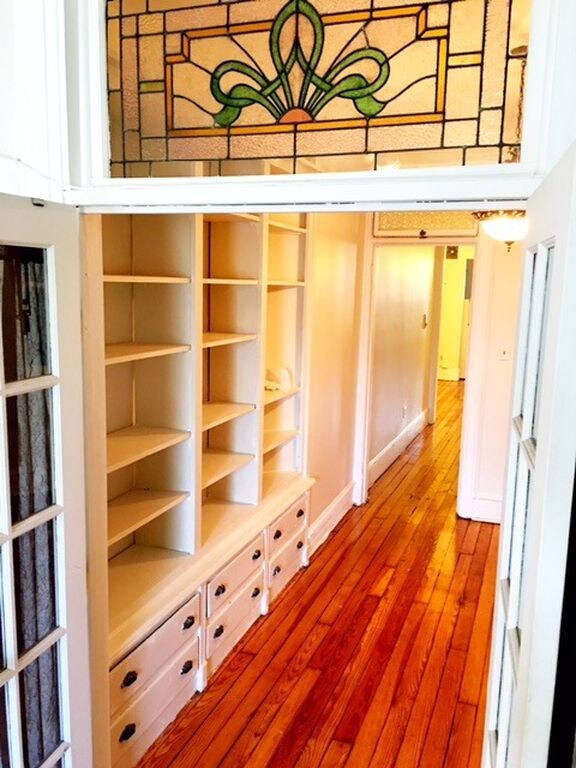 Large Den - 253 8th St