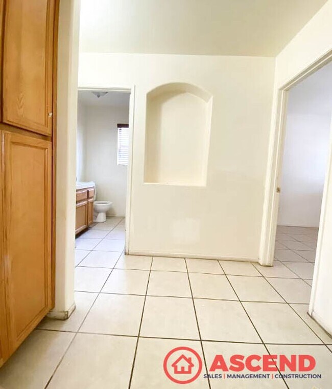Foto del edificio - 3 Bedroom 2 Bath House in SE Bakersfield - Apply Today!