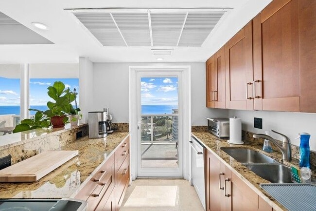 Foto del edificio - 2841 N Ocean Blvd