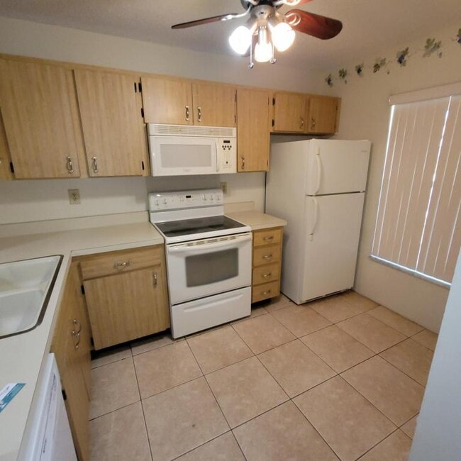 Building Photo - 2932 Stillwell Ct