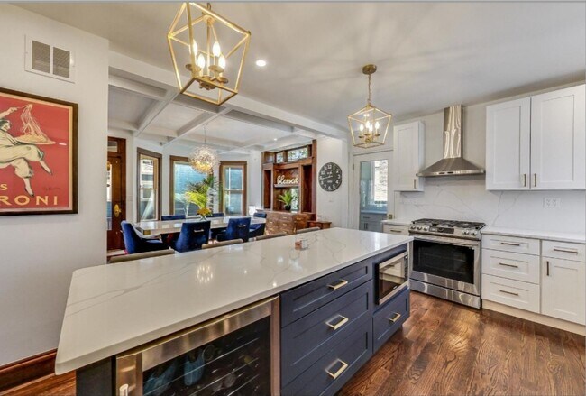 Kitchen - 4556 N Damen Ave
