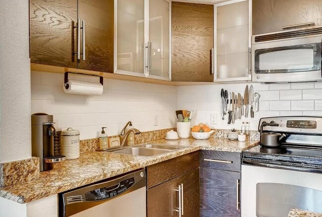 Foto del edificio - 1032 N Clarkson St