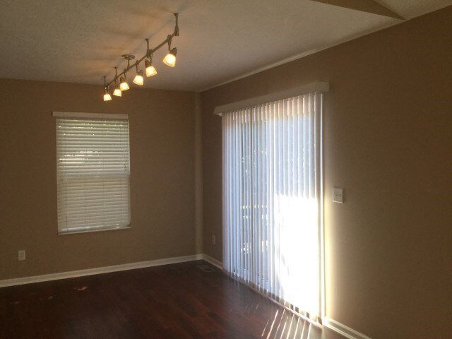 Building Photo - 5403 Sunrise View Cir