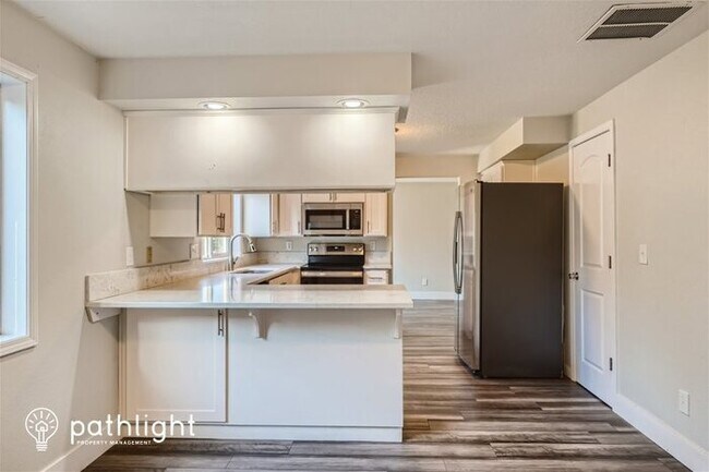 Foto del edificio - 13911 Southeast Alimaria Drive, Clackamas,...