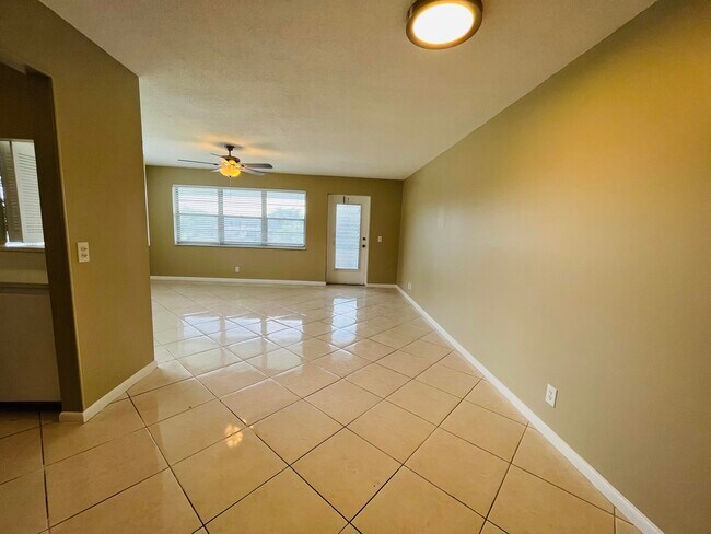 Building Photo - 376 Camden P
