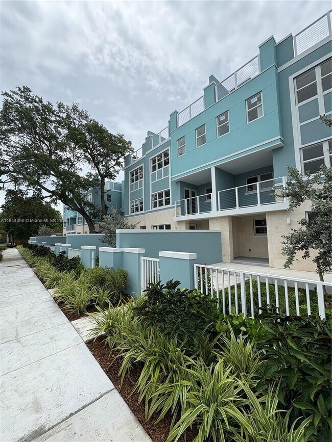 Foto del edificio - 824 SE 12th Ct