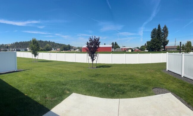 Building Photo - Moen Fields 3 Bed 3 Bath Garden Townhome a...