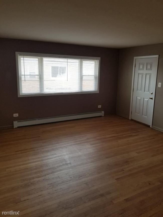 Building Photo - 1 br, 1 bath  - 956-960 E.85th St 960-2S