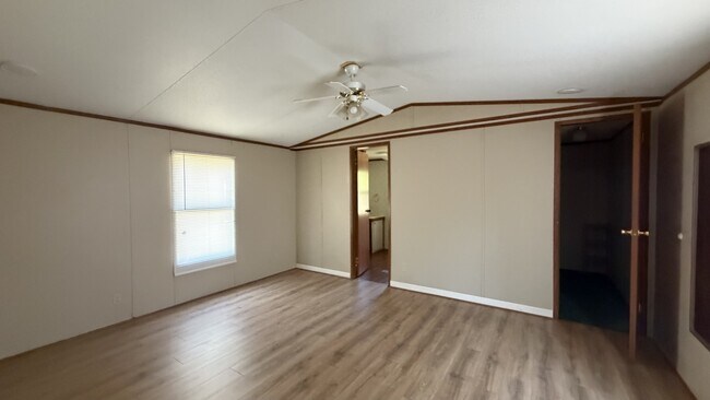 Foto del edificio - 1518 Lee County Rd 270