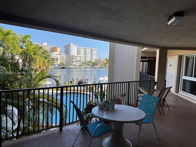 Foto del edificio - 2420 Diana Dr