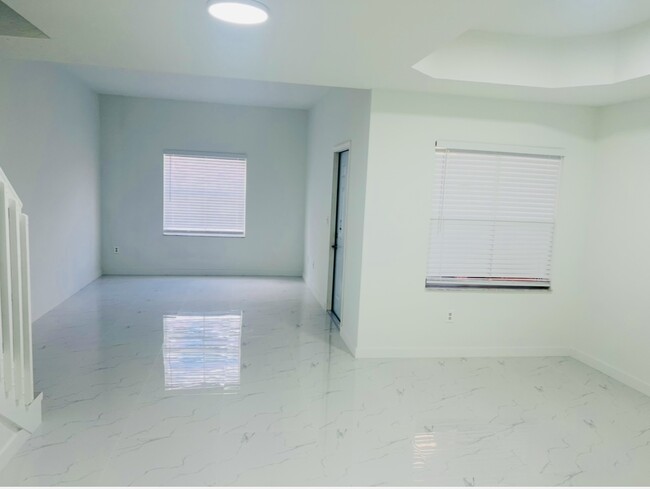 Foto del edificio - 4914 White Mangrove Way E
