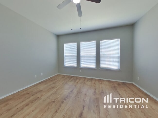 Building Photo - 558 Hickory Ln