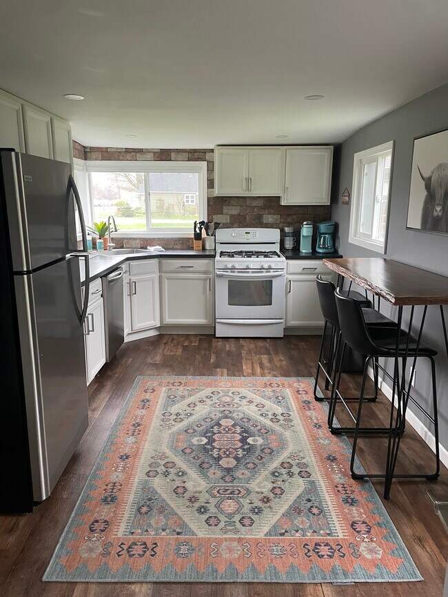 Kitchen - 514 Bridge St