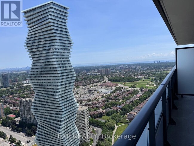 Building Photo - 448 Burnhamthorpe Rd W