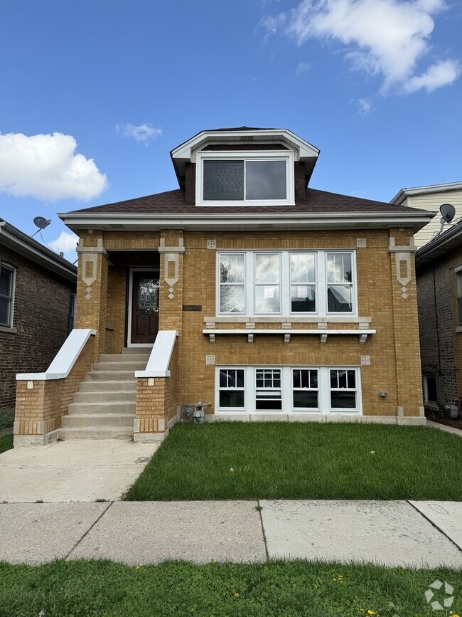 Building Photo - 2215 East Ave