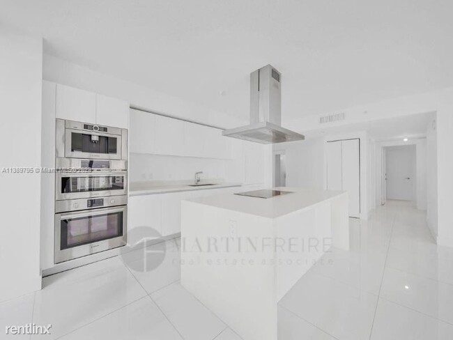 Foto del edificio - 3 br, 3.5 bath Condo - 300 Sunny Isles Blv...