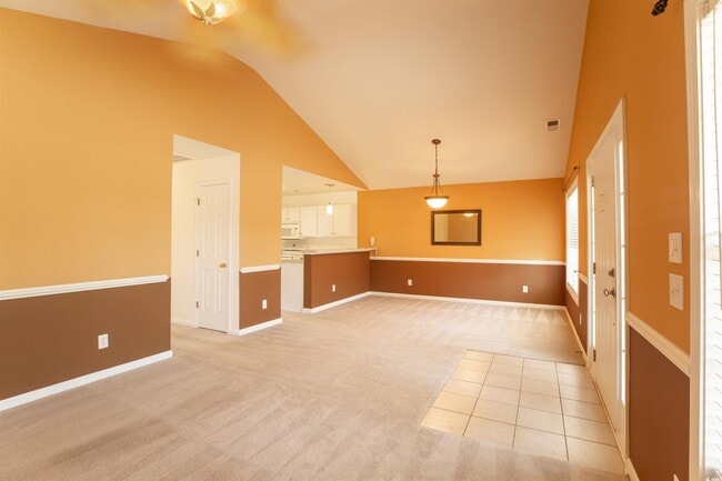 Building Photo - 201 Vesta Dr