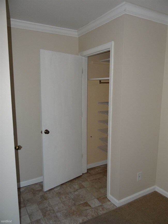 Building Photo - 300 Stonehenge Dr