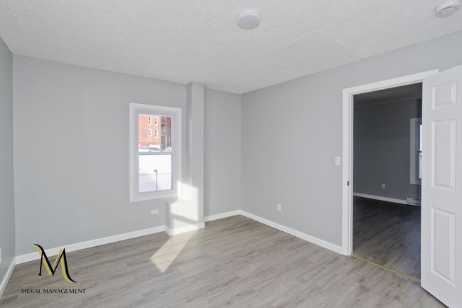 Building Photo - 129-131 Center Street