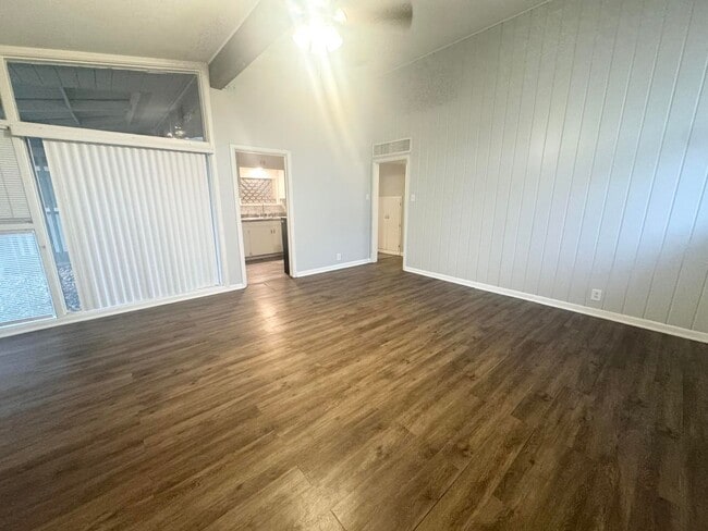 Building Photo - 1111 N Carrizo St