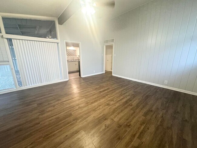 Foto del edificio - 1111 N Carrizo St