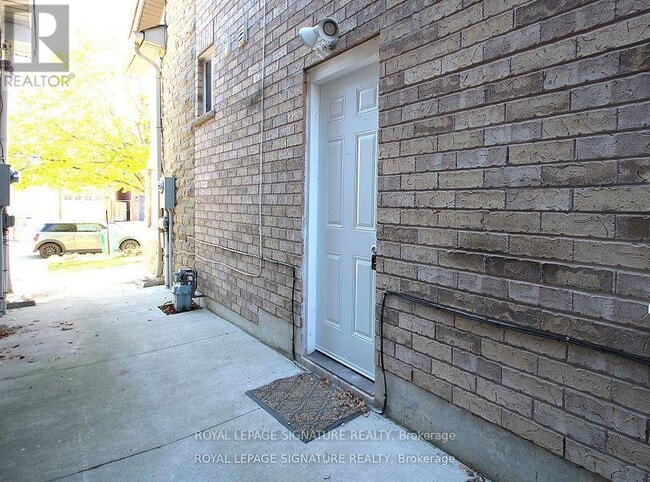 Building Photo - 70 Penbridge Cir