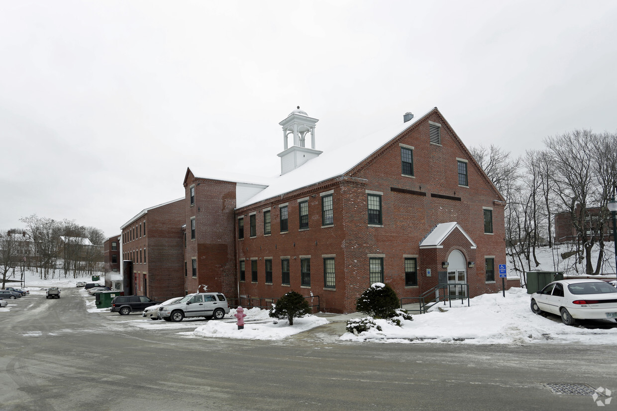 Building Photo - Wyandotte Falls Apartments