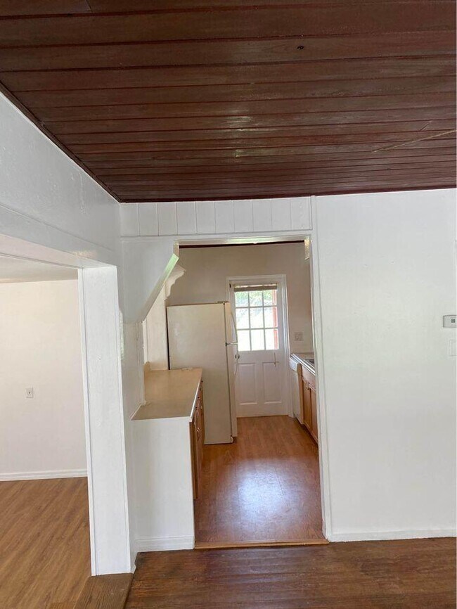Building Photo - 5406 Oleander Ave