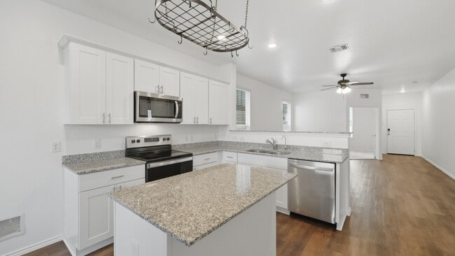 Foto del edificio - 741 Heartseed Ave